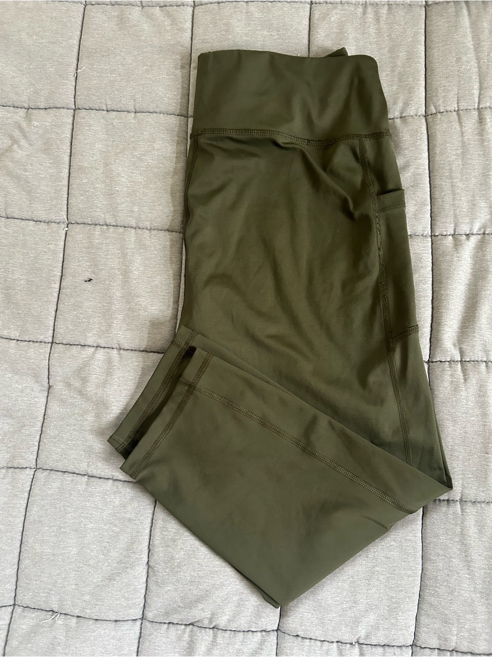 Avia Olive Green capri Pocket Leggings
